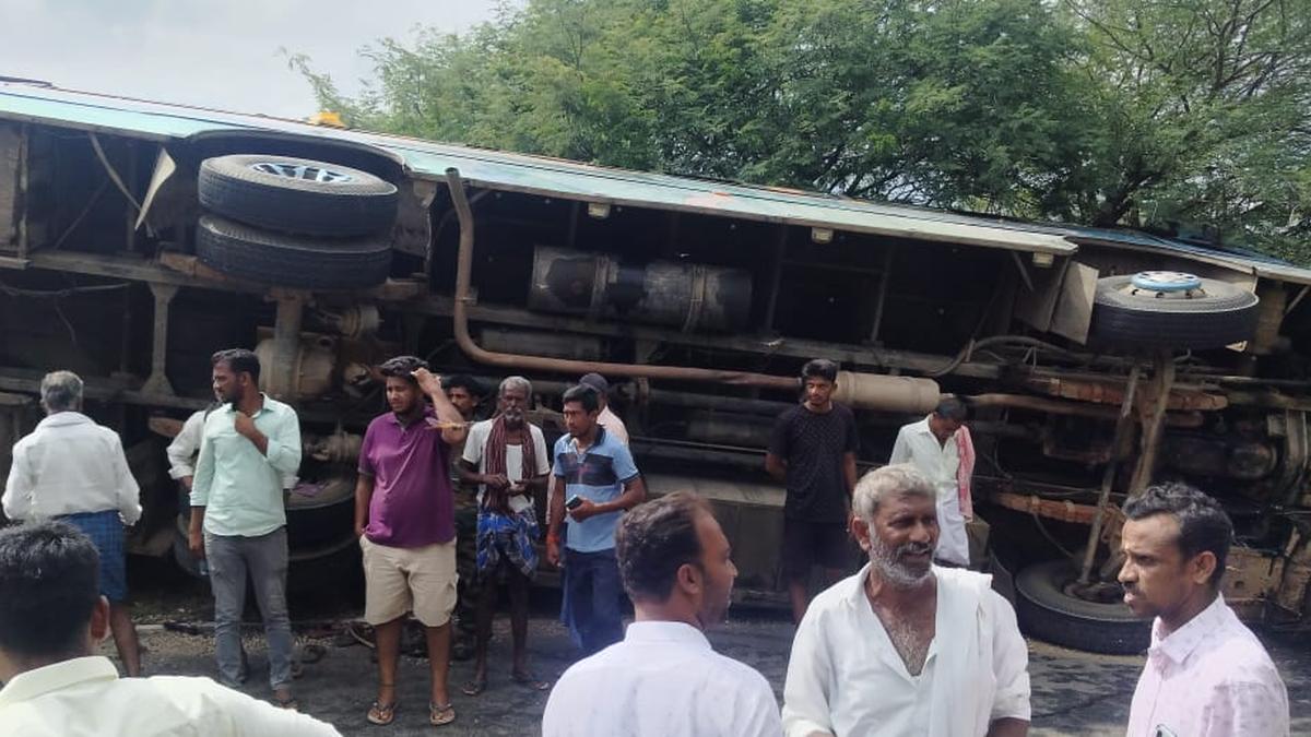 Twenty injured as private bus topples in Kanakapura
